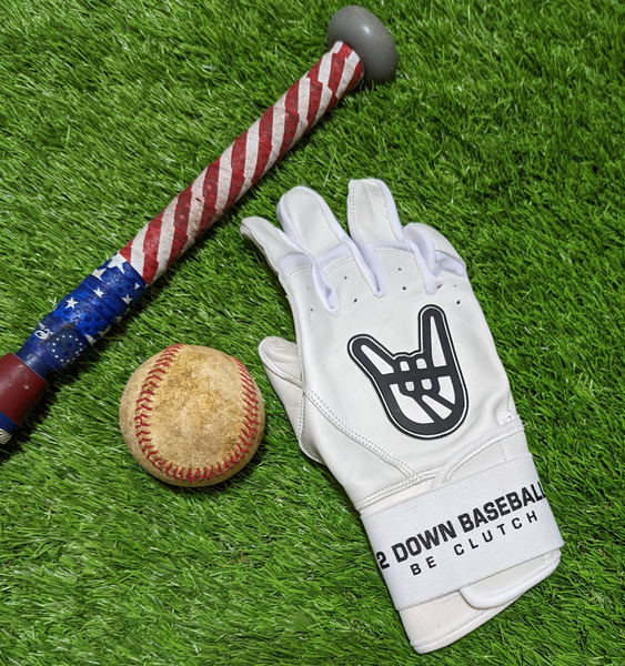 WHITE/GREEN BATTING GLOVES